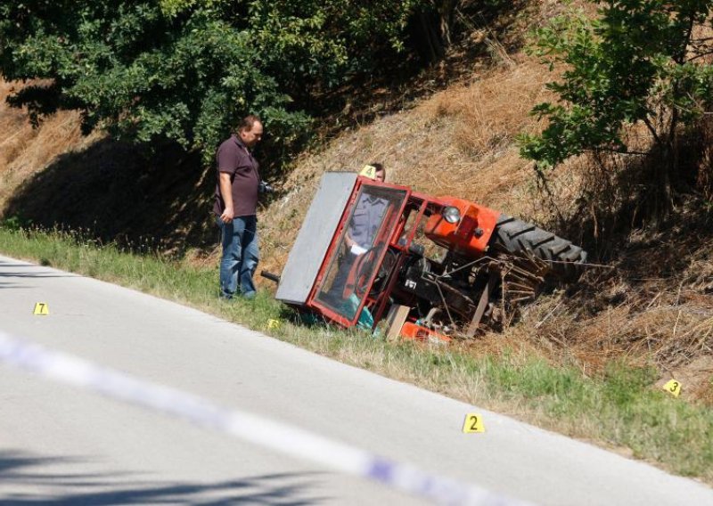 Dječak poginuo u prevrtanju traktora