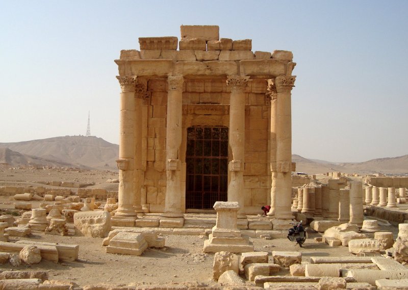 IS srušio dio najvažnijeg hrama u Palmiri