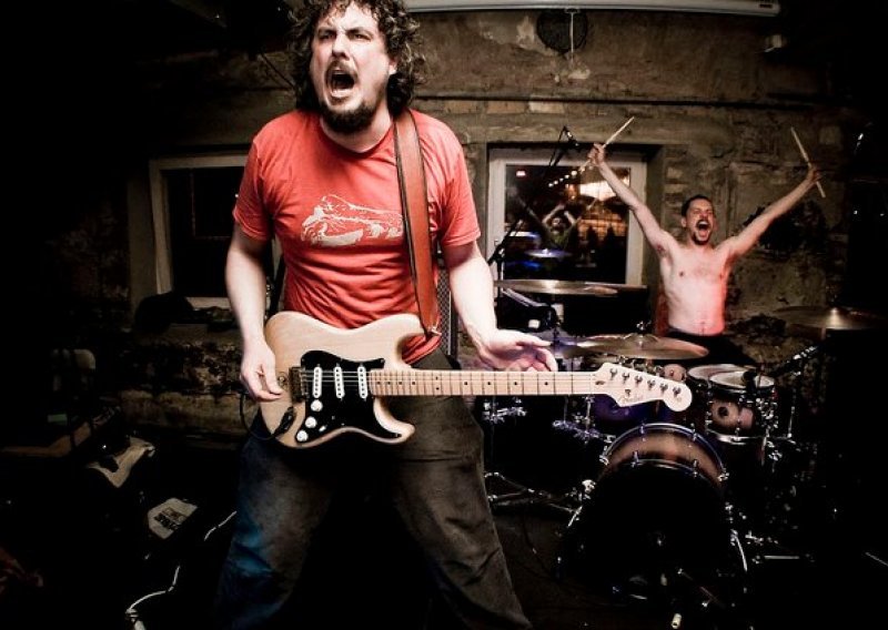 Seven That Spells - prijava
