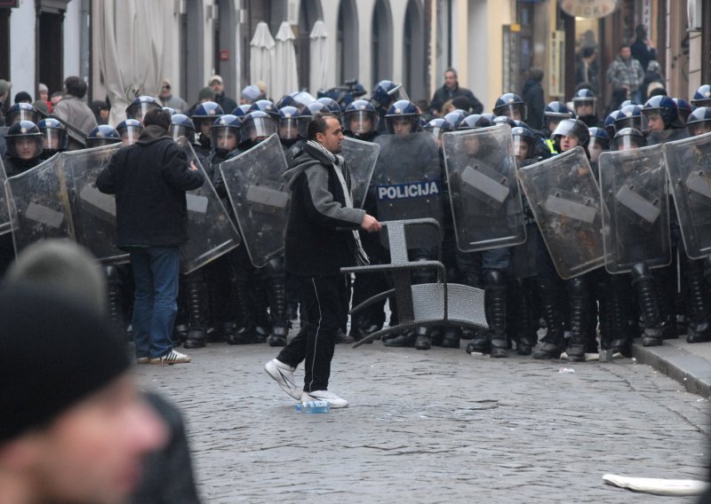 Policija objavila snimku sukoba u Radićevoj