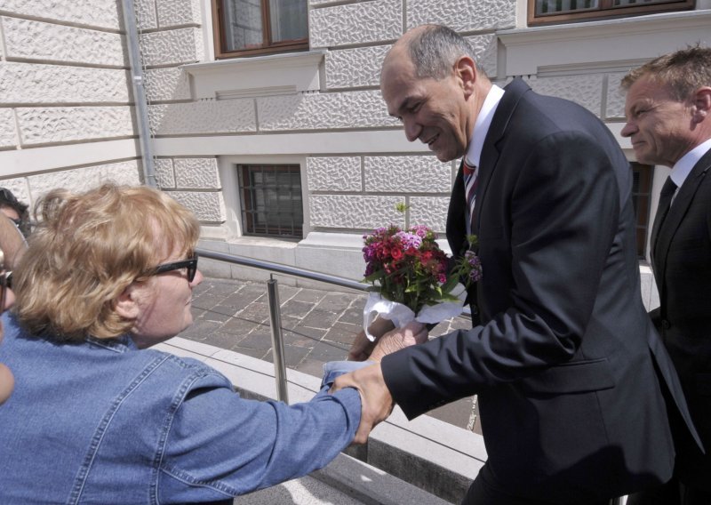 Janša u zatvoru, ali Slovenci mu i dalje vjeruju