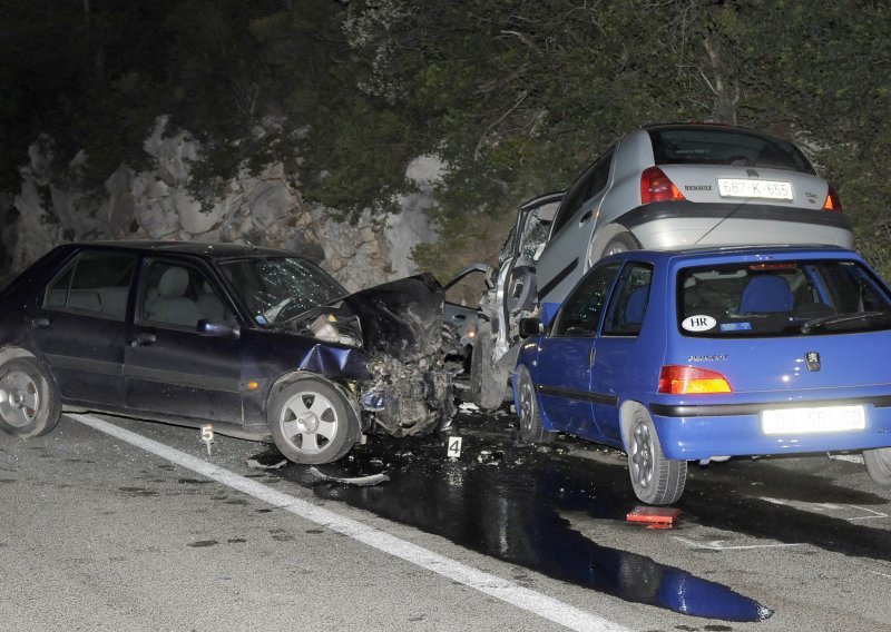 Trostruki sudar u Zatonu Doli, jedna osoba poginula