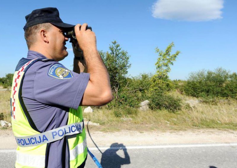 Antoniju traže letjelice, policija, vatrogasci, GSS i ronioci