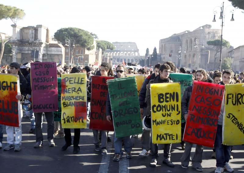 Studenti ustali protiv Montijeve 'vlade banaka'