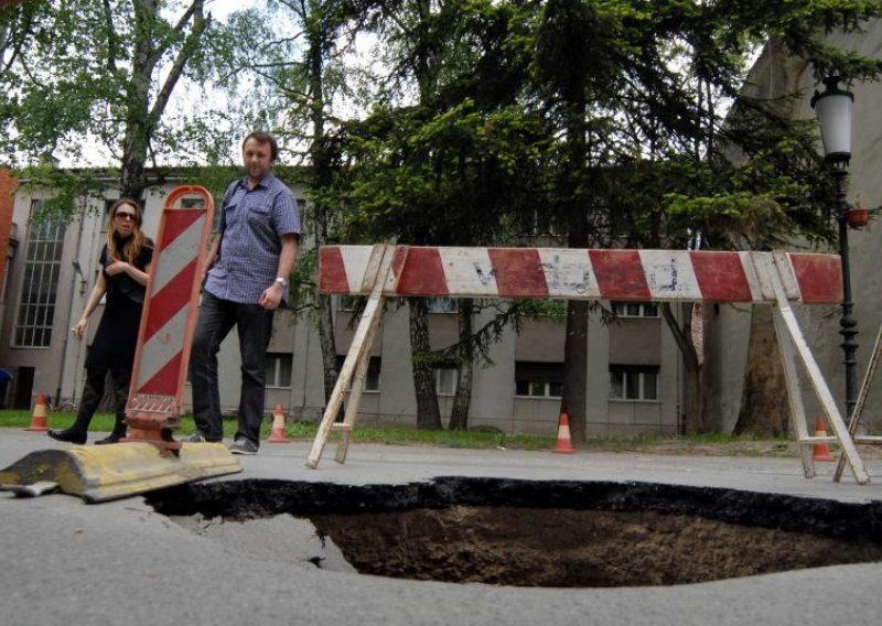 Otvorila se 'crna rupa' u središtu Slavonskog Broda