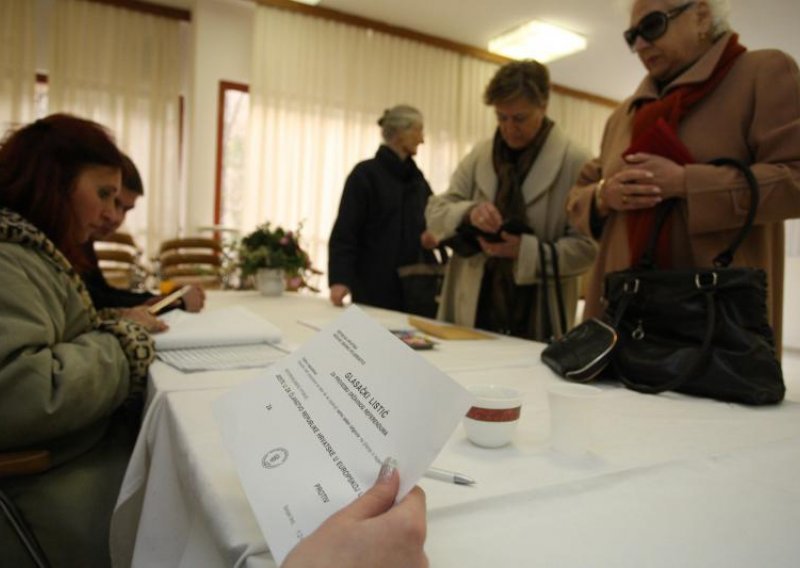 Do 16 sati glasovalo 33,79 posto birača