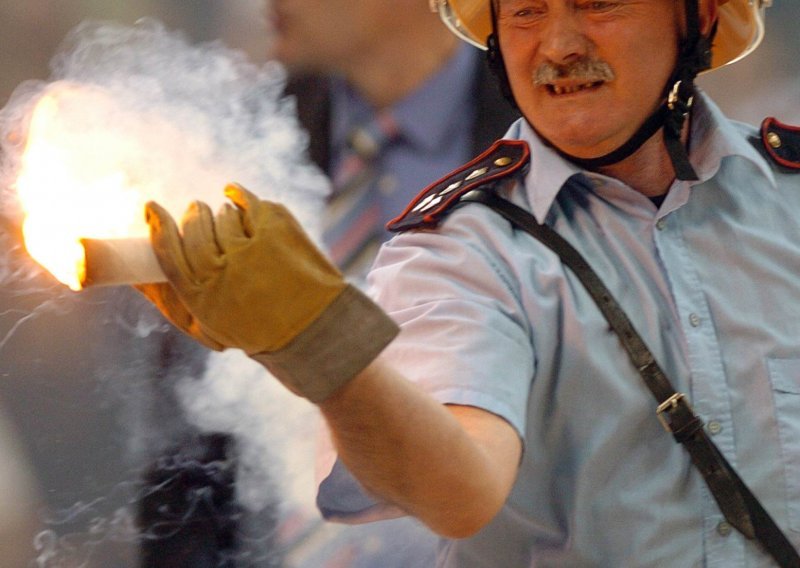 Nemoćna Cibona pod bakljama Grobara