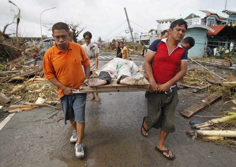 Dvoje mrtvih u snažnom tajfunu na Filipinima