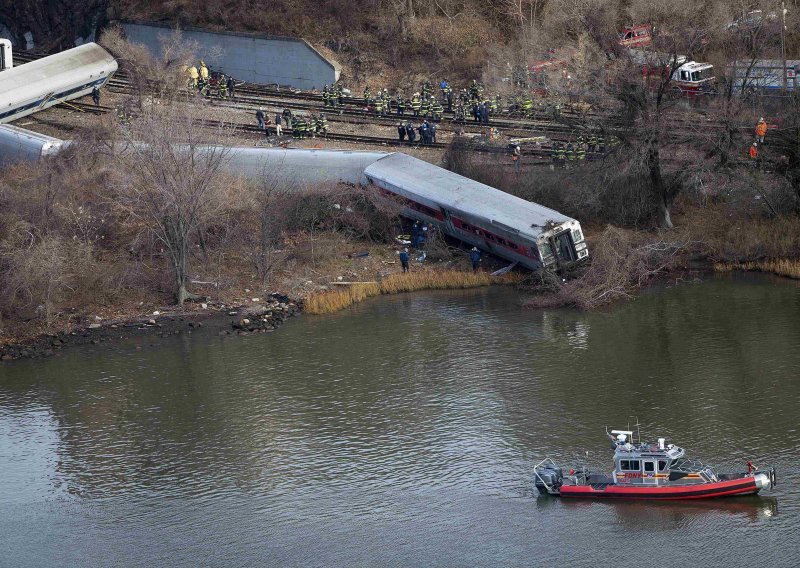 Vlak u New Yorku izletio iz tračnica, četvero mrtvih