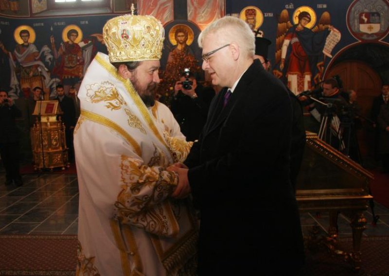 Josipović na božićnoj liturgiji u Karlovcu