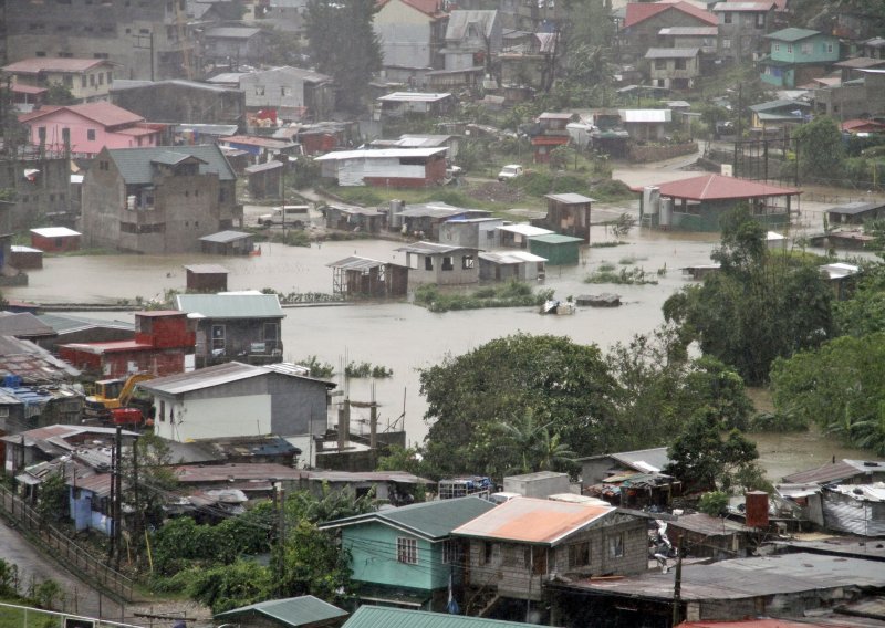 Na Filipinima 24.000 ljudi evakuirano zbog tajfuna