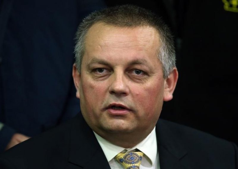 Ostavka nakon 18 sati sastančenja u Vladi: Crnoja više nije ministar!