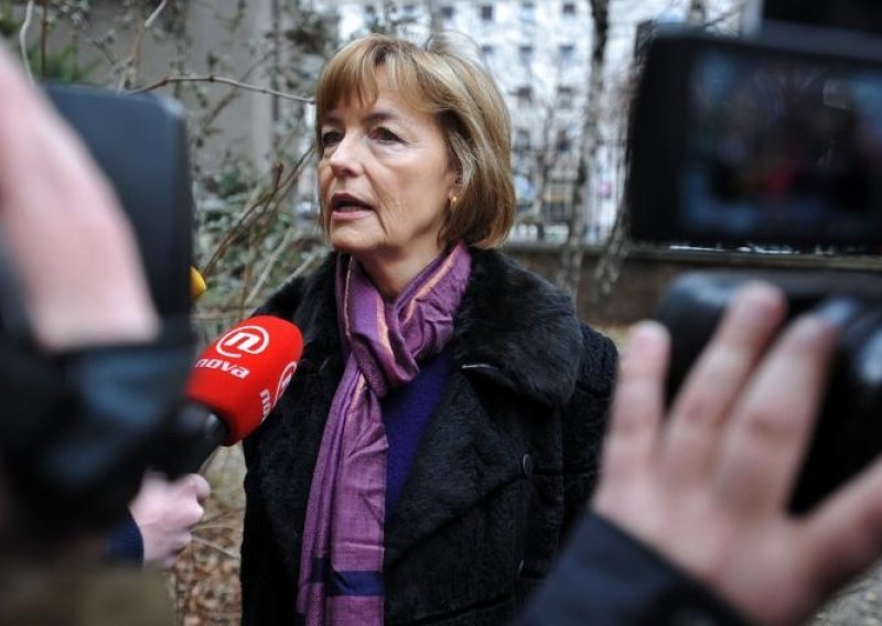 Vesna Pusić poziva dragovoljce da se vrate iz Ukrajine