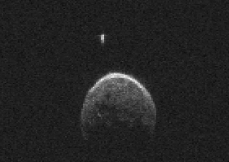 Kraj Zemlje proletio golemi asteroid s mjesecom
