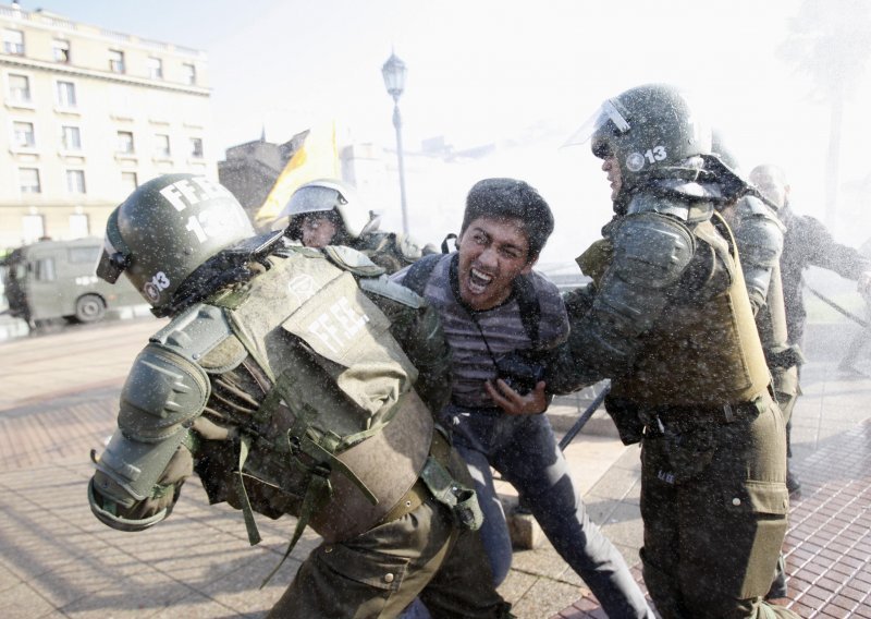 Žestoki sukobi prosvjednika i policije u Čileu