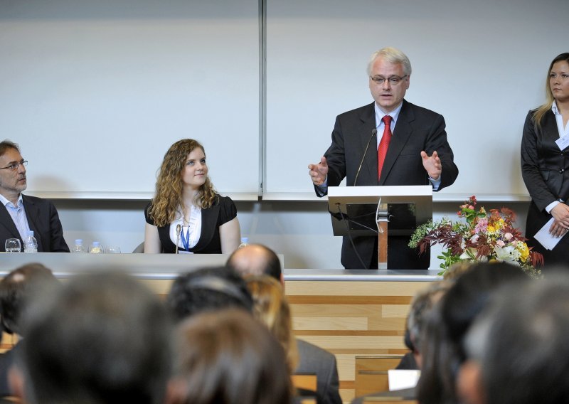 Josipović: razviti kulturu poštivanja zviždača