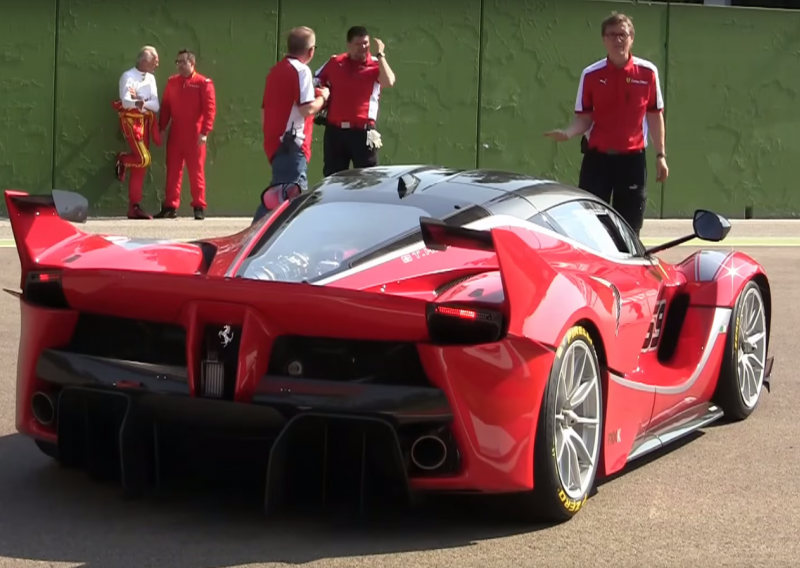 Što zvuči bolje od Ferrarija FXX-K? Njih četiri!