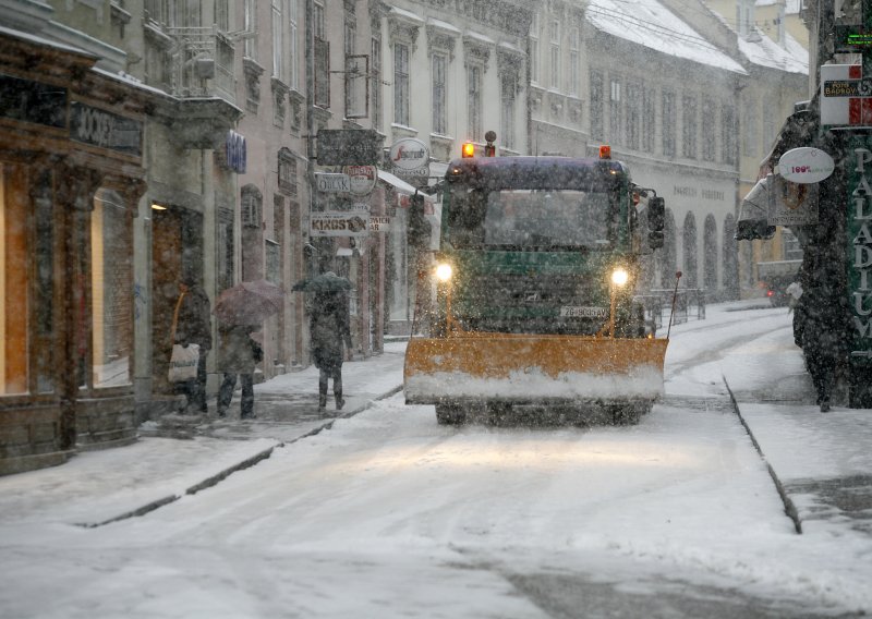 Zagreb bi danas trebao biti očišćen od snijega