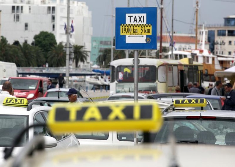 Zadarska taksistica izudarana šakama u glavu