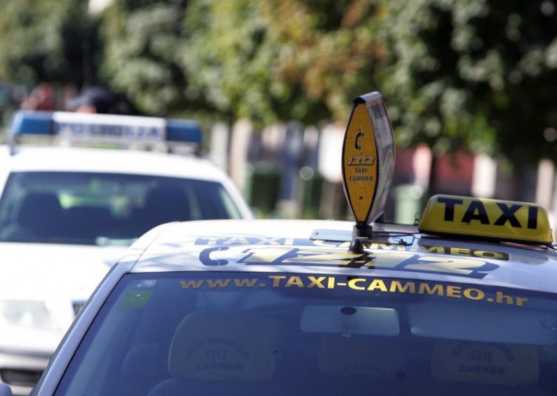 Pijani 18-godišnjaci ukrali taksi kako bi se provozali