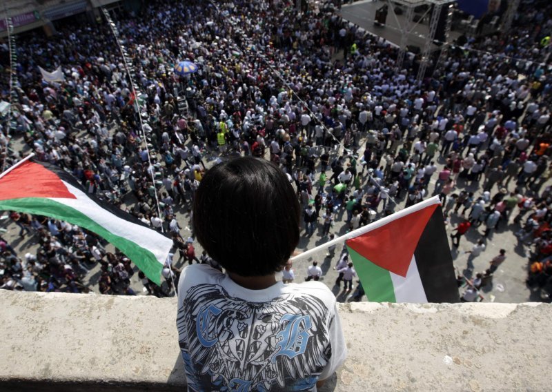 Tisuće Palestinaca na ulicama većih gradova