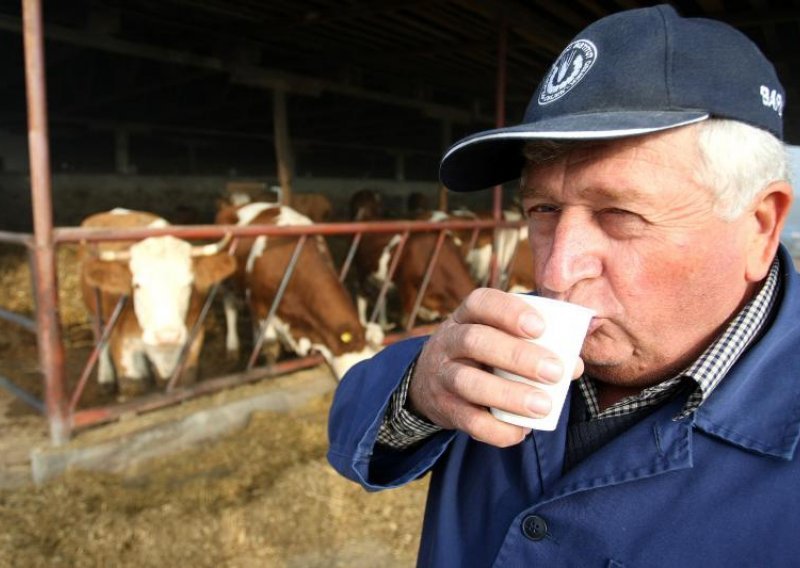 Farmerima nude protuotrov kako bi im nastavili preuzimati mlijeko