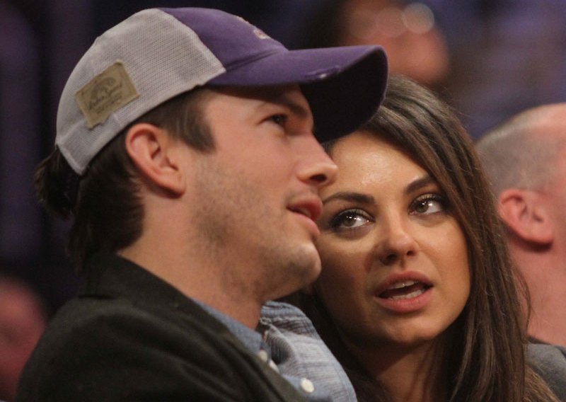 Mila Kunis i Ashton Kutcher očekuju blizance?
