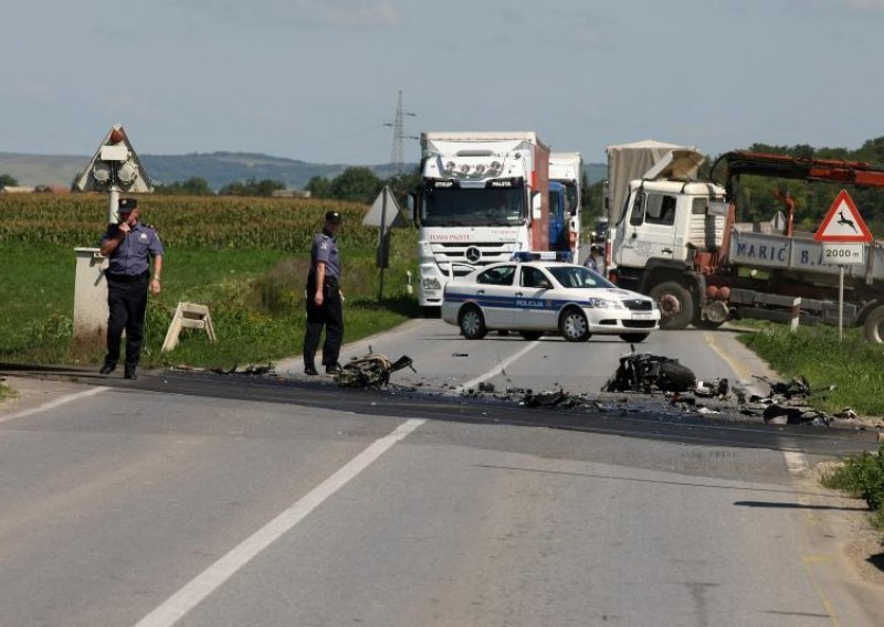 Motociklom se zabio u vlak i na mjestu poginuo