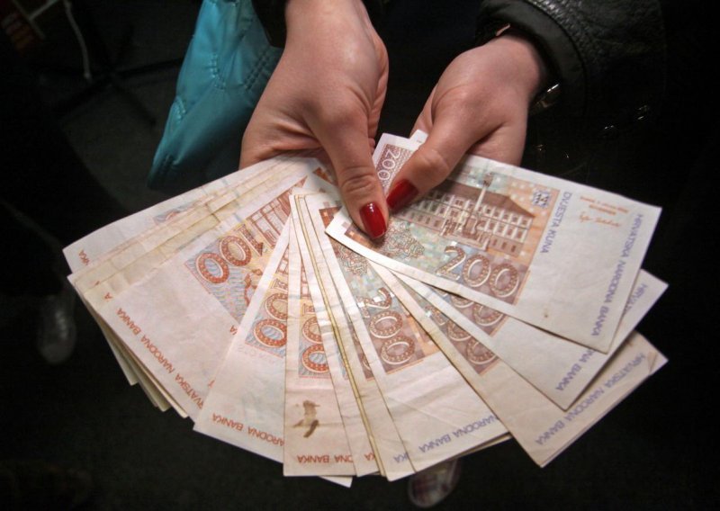 Najveća prosječna neto plaća 9.500 kuna, najniža 2.900 kuna