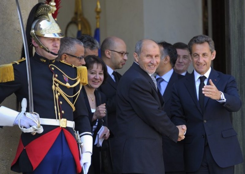 Sarkozy obećao Jalilu jačanje udara na Libiju