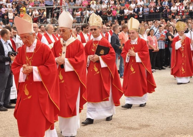 Zašto biskupi od vjernika kriju vatikansku anketu?