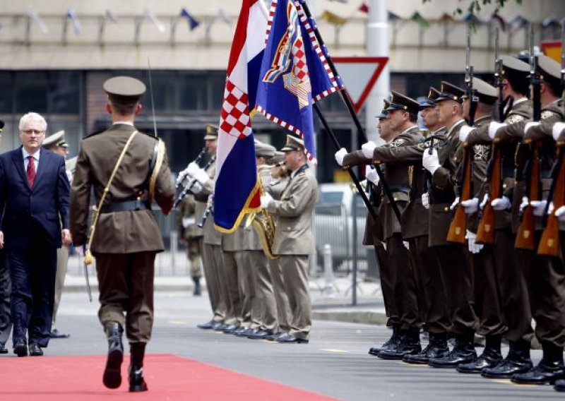 Plaću i mirovinu 12 godina primao 31 MORH-ovac