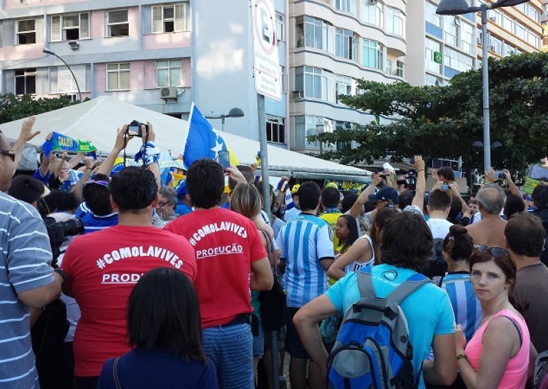 Bosanski i argentinski navijači u dvoboju navijanja!