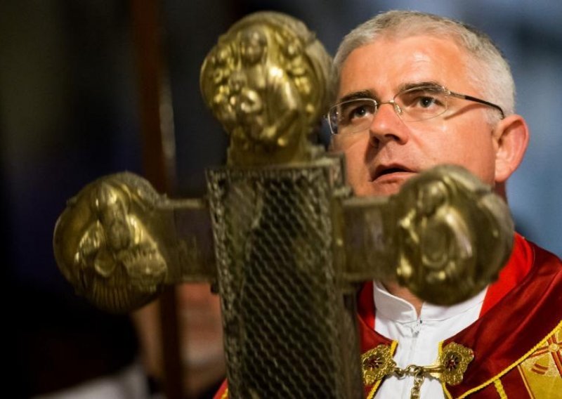 Biskup Uzinić otkrio što misli o pozdravu 'Za dom spremni'
