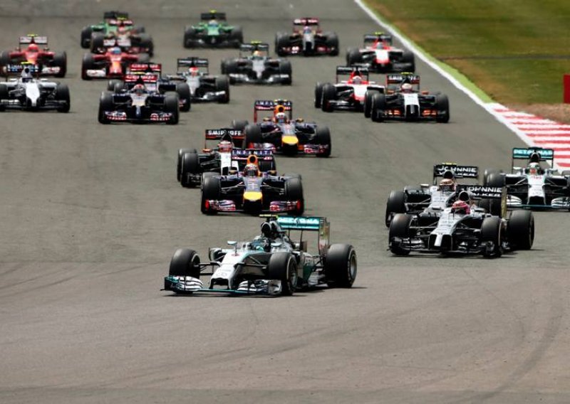 Krah Rosberga na radost Hamiltona, strašan okršaj Alonsa i Vettela!