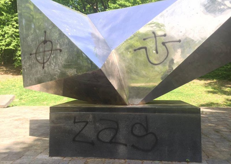 Spomen-park Dotršćina išaran nacističkim simbolima