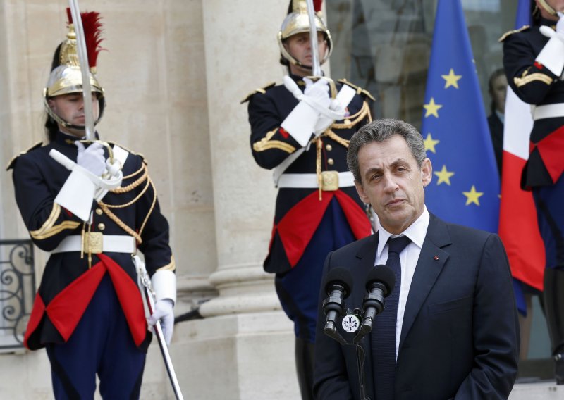 Sarkozy daje ostavku i priprema se za novu predsjedničku kandidaturu