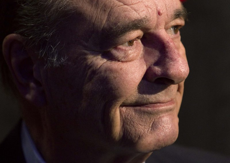 Jacques Chirac u bolnici zbog plućne infekcije