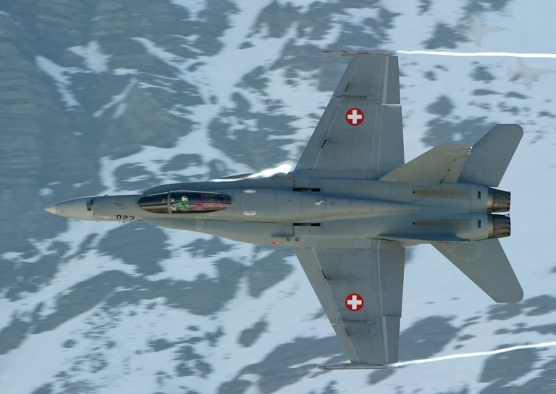 Švicarska vojska pronašla olupinu nestalog zrakoplova