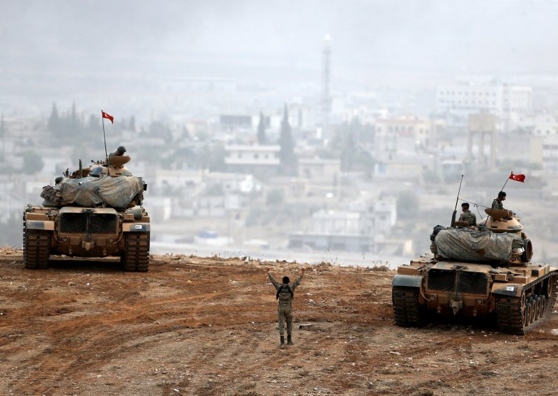 Tursko topništvo bombardiralo IS u Siriji