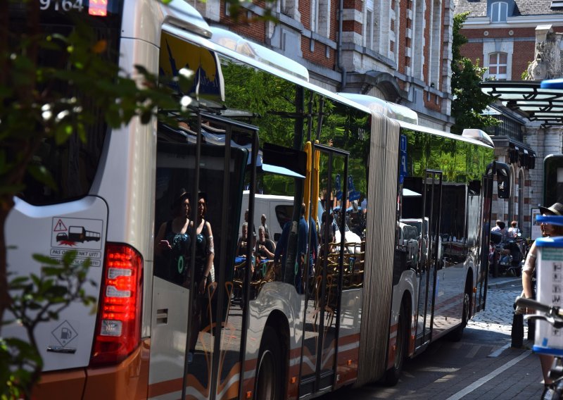 Žena izbola tri osobe u briselskom autobusu