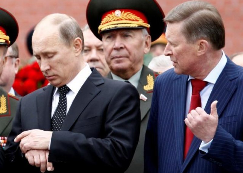Putin bez objašnjenja smijenio vjernog šefa kabineta Ivanova