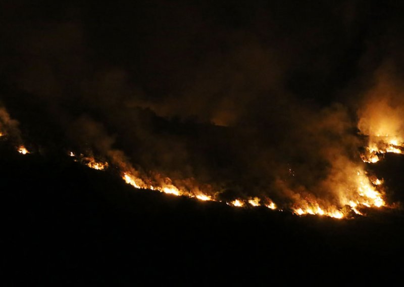 Požari kod Mostara i Neuma ugrožavaju građane
