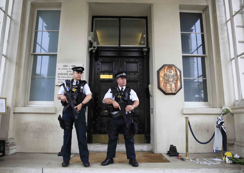 Policija nakratko zatvorila središnji londonski trg zbog sumnjivog predmeta