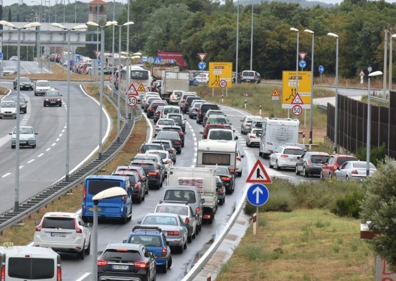 Stiglo nevrijeme, u Istri kolaps na cestama i zastoj na Dalmatini