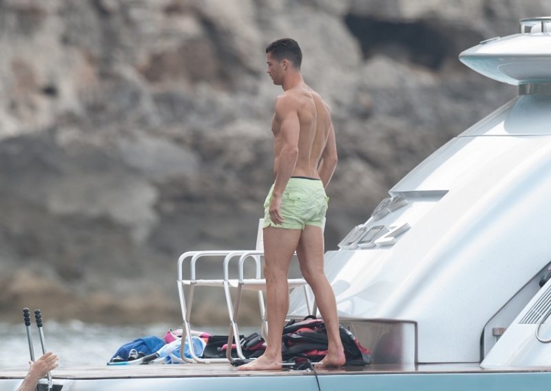 Nakon osvojenog Eura Ronaldo uživa na Ibizi; znate s kime?