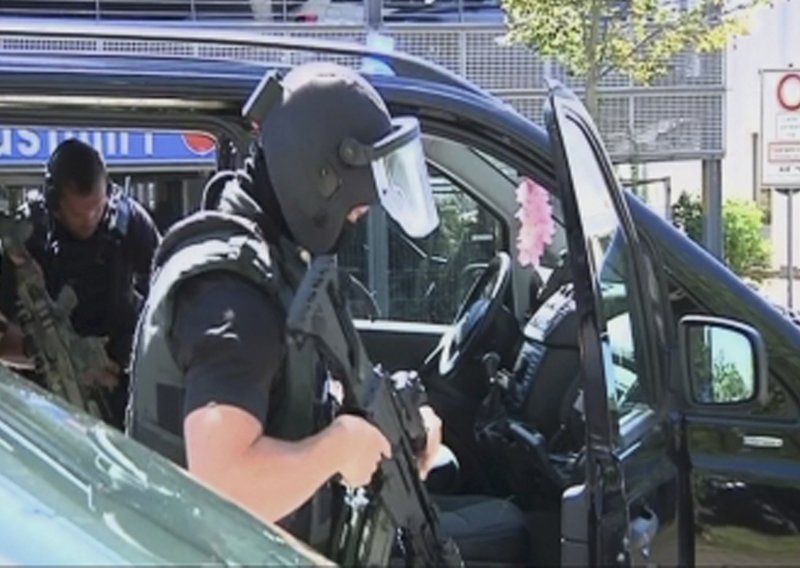 Njemačka policija pretražila džamiju i stanove u akciji protiv salafista