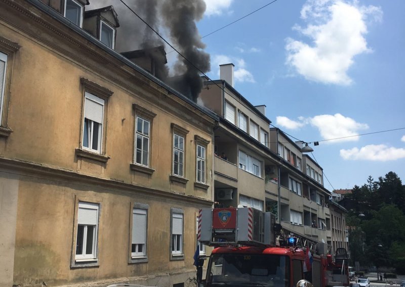 Pogledajte kako su vatrogasci munjevito ugasili požar u Novoj Vesi