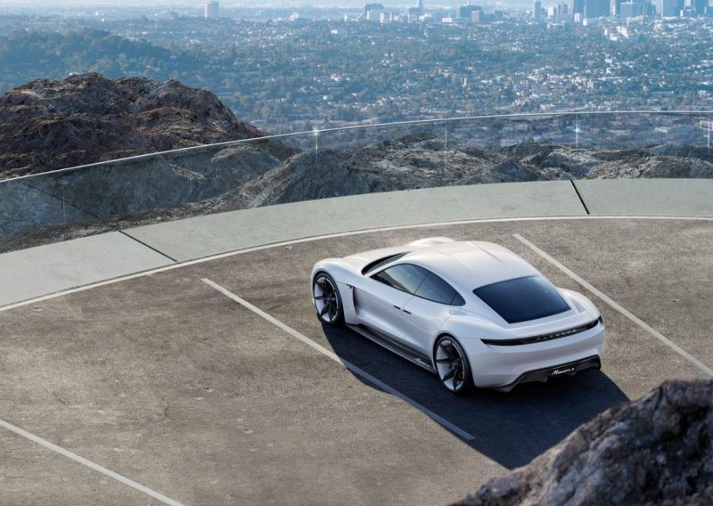 Porsche misli ozbiljno, udvostručuje ulaganja u električne automobile