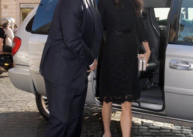 Što je Amal Clooney odjenula za susret s Papom?